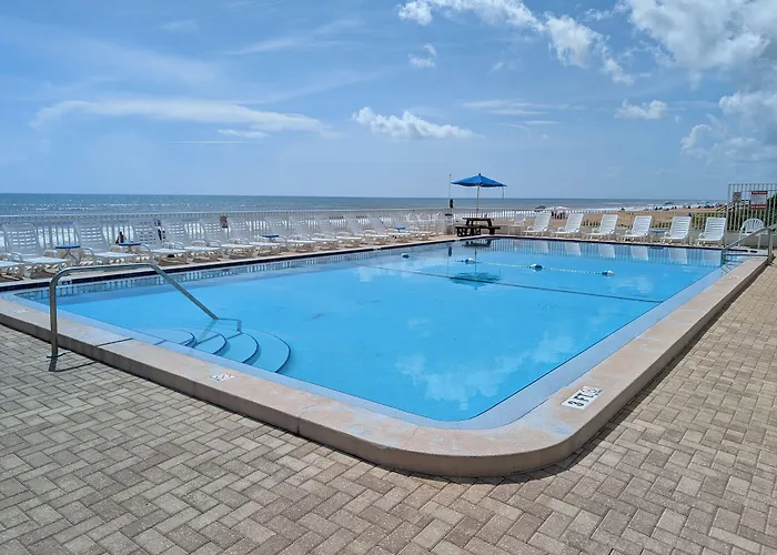 Traders Inn Beach Club