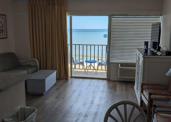 Traders Inn Beach Club